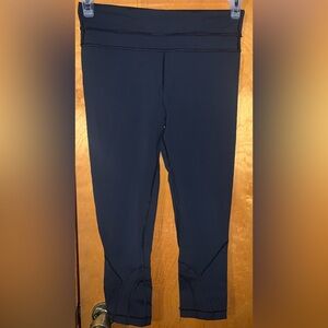 Lululemon crop leggings size 6